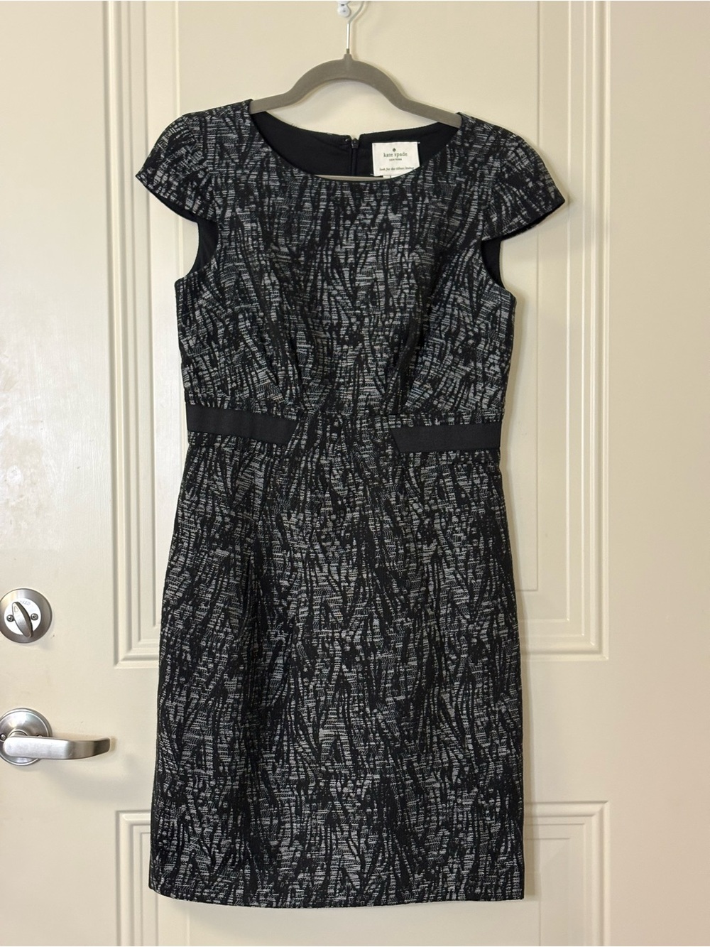 KATE SPADE Black & Gray Textured Cap-Sleeve Sheath Dress SZ 2
